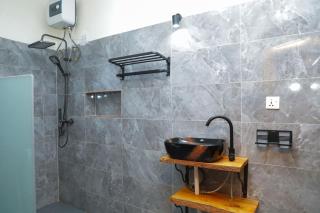 African-style villa with lake view, sleeps 12 - 1