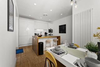 Stunning 3 bed in Bristol - Parking - 6