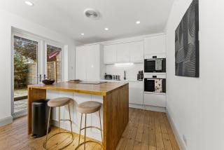 Stunning 3 bed in Bristol - Parking - 9