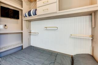 Solo Escape with Hot Tub! 10 Mi to Dtwn Sacramento - 4