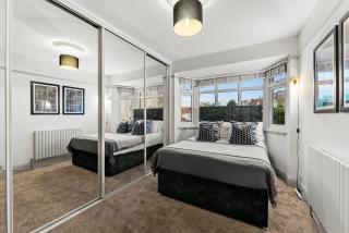 Stunning 3 bed in Bristol - Parking - 8