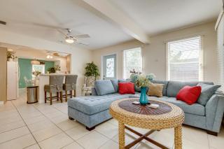 3 Mi to Jensen Beach Pet-Friendly Getaway with Yard - 8