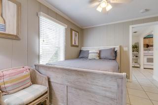 3 Mi to Jensen Beach Pet-Friendly Getaway with Yard - 1