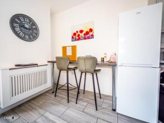 En-suite 4 Woodhouse, private bath, 2 kitchen - 1