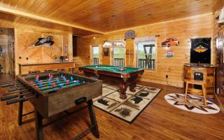 A Cloud 9 - Gorgeous Mountain Views, Outdoor Hot Tub + Game Room with Pool Table & More! - 8