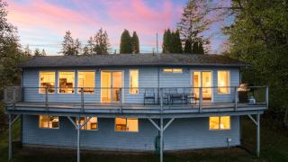 Incredible Water Views Deck Relaxing Retreat Greenbank Getaway by AvantStay - 9