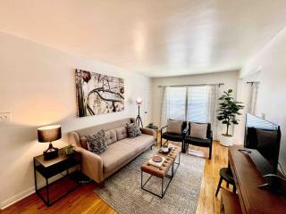 Remodeled Bixby Knolls 2 bedroom unit - Close to shopping - Long Beach - 0