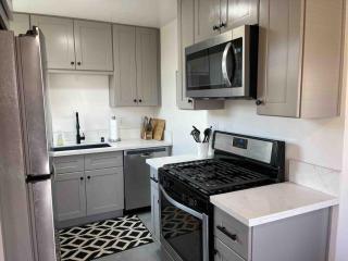 Remodeled Bixby Knolls 2 bedroom unit - Close to shopping - 4