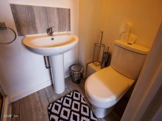 En-suite 5 Woodhouse, private bath, 2 kitchen - 5