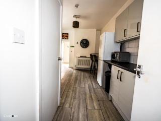 En-suite 5 Woodhouse, private bath, 2 kitchen - 1