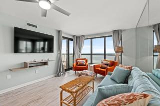 Oceanfront Penthouse Amazing Views - 7