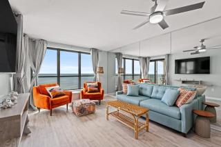 Oceanfront Penthouse Amazing Views - 8