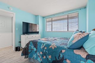 Oceanfront Penthouse Amazing Views - 3