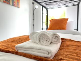 Affordable North London studio for up to 9 People - 3