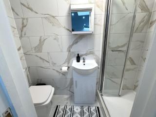 Affordable North London studio for up to 9 People - 2