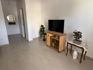 Cozy 2BR Pervolia Near Beach Free Parking - 3