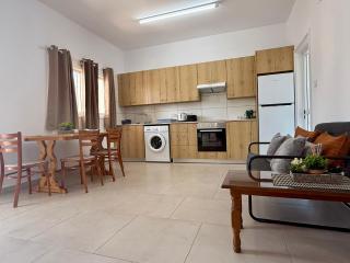 Cozy 2BR Pervolia Near Beach Free Parking - 2