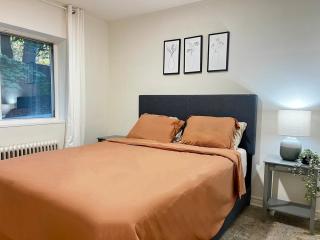 Toronto Upper Beaches Apartment - 6