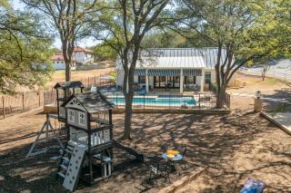 Luxury Golf Course Private Retreat with Heated Swimming Pool - 1