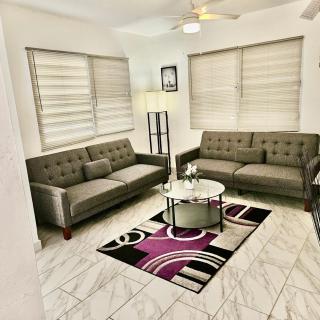 Urban stay, beach, bars and everything nearby - 8