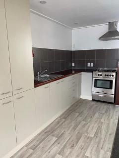 Self-contained Studio close to Kensington Park - 8