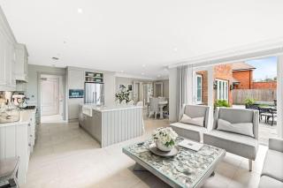 Luxury 5BR - 4BA - Modern Comfort Meets Style - 7