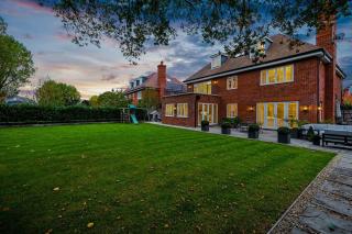 Luxury 5BR - 4BA - Modern Comfort Meets Style - 3