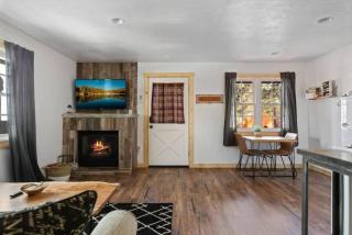 Modern Chic Spruce Retreat - 7