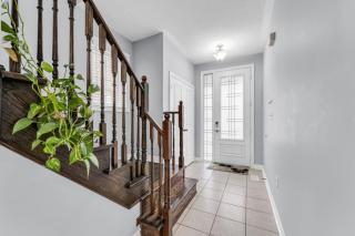 Charming Home with Airport and Toronto Nearby - 7