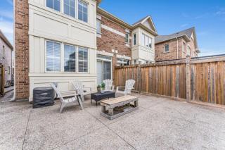 Charming Home with Airport and Toronto Nearby - 3