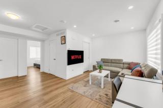 5 Mins to the Falls Brand New Home - 9