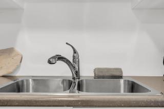 5 Mins to the Falls Brand New Home - 5