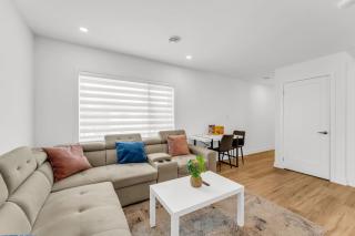 5 Mins to the Falls Brand New Home - 2