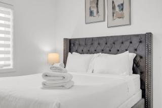 5 Mins to the Falls Brand New Home - 1