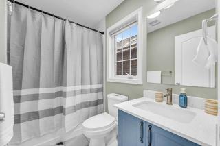 Luxury Mansion with Chefs Kitchen by Niagara Falls - 2