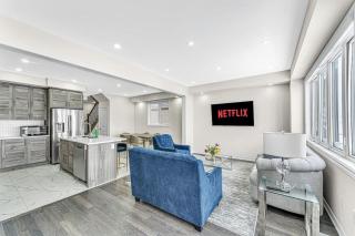 Designer Home in Niagara Falls - 9