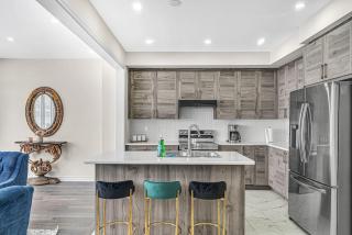 Designer Home in Niagara Falls - 3