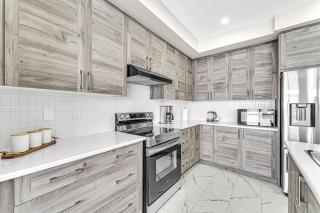 Designer Home in Niagara Falls - 1