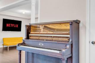 Luxury Home Mins from Waterfall next to Transit - 9