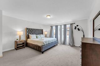 Beautiful Mansion Mins from Niagara Falls and Buffalo - 3