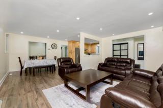 Beautiful Bungalow in Historic Town with Pool Table - 7