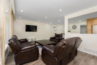 Beautiful Bungalow in Historic Town with Pool Table - 4