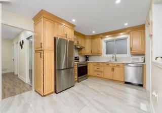 Beautiful Bungalow in Historic Town with Pool Table - 3