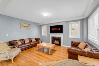 Bright and Stylish Family Home Near Niagara Falls - 0