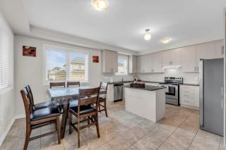 Bright and Stylish Family Home Near Niagara Falls - 8