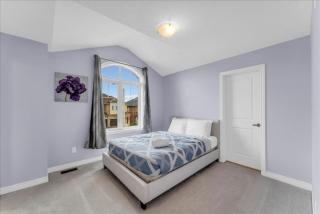 Bright and Stylish Family Home Near Niagara Falls - 3