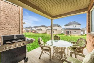 Bright and Stylish Family Home Near Niagara Falls - 2