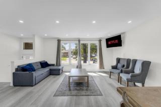 Spacious 6BR Getaway Sleeps 16 Yard and Parking - 0