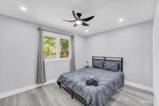 Spacious 6BR Getaway Sleeps 16 Yard and Parking - 8