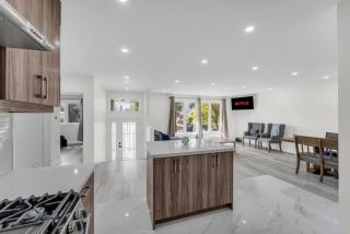 Spacious 6BR Getaway Sleeps 16 Yard and Parking - 4